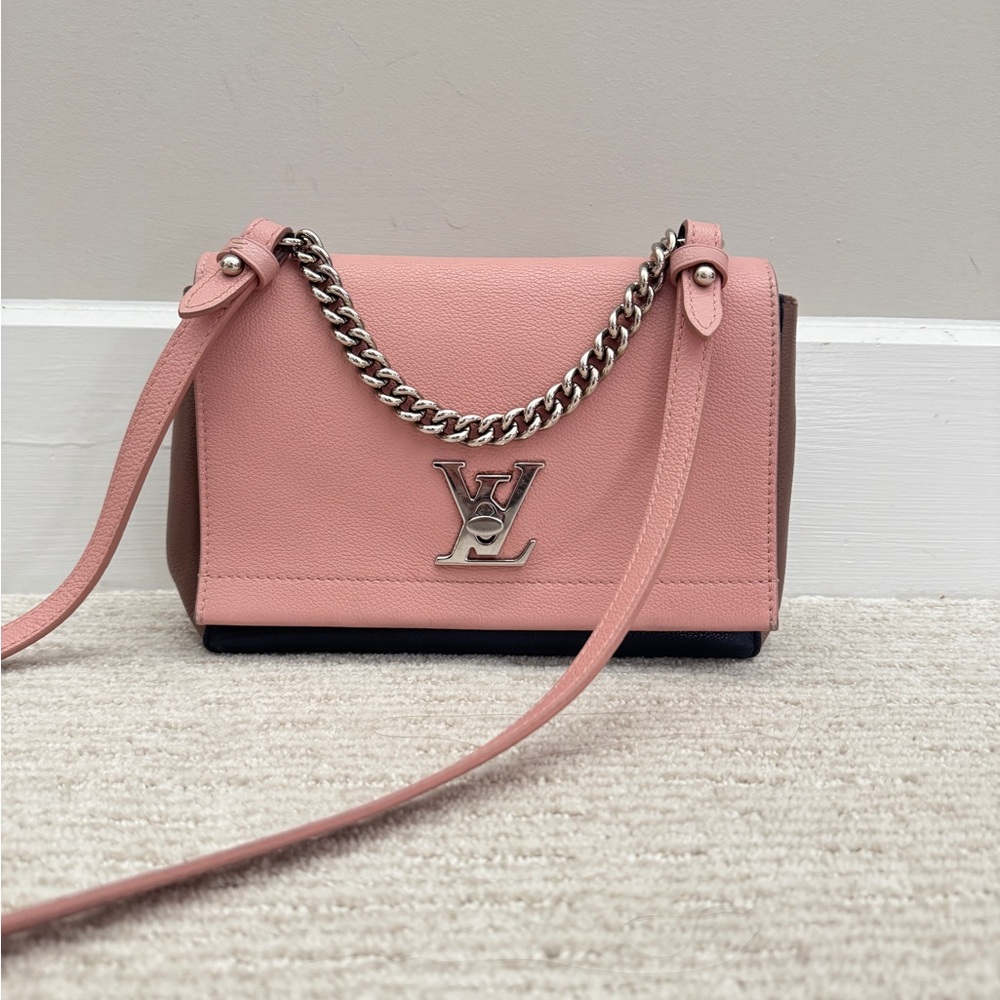 (Auth) Louis Vuitton Calfskin Lockme II Chain Bag Rose Poudre